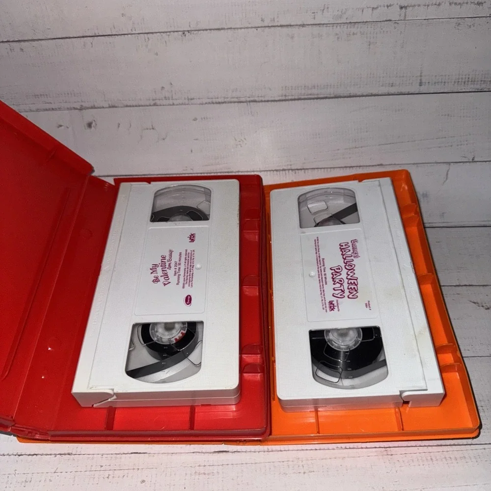Barney VHS Lot Of 2- Clamshells- Be My Valentine Love Barney - Halloween Party